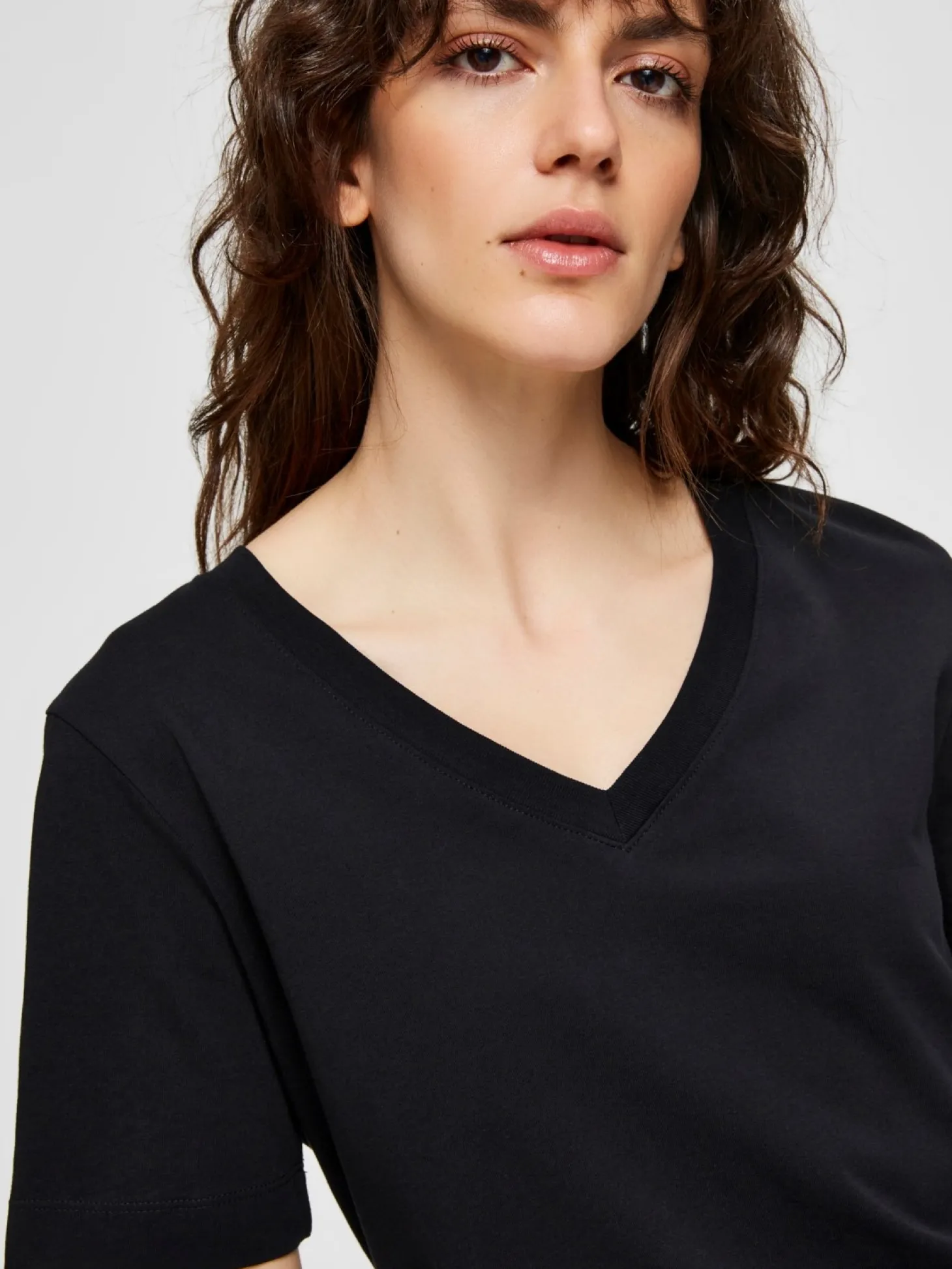 basic_tshirt_met_vhals_standard_3-1.webp Selected Basic T-Shirt Met V-Hals Standard Black Best