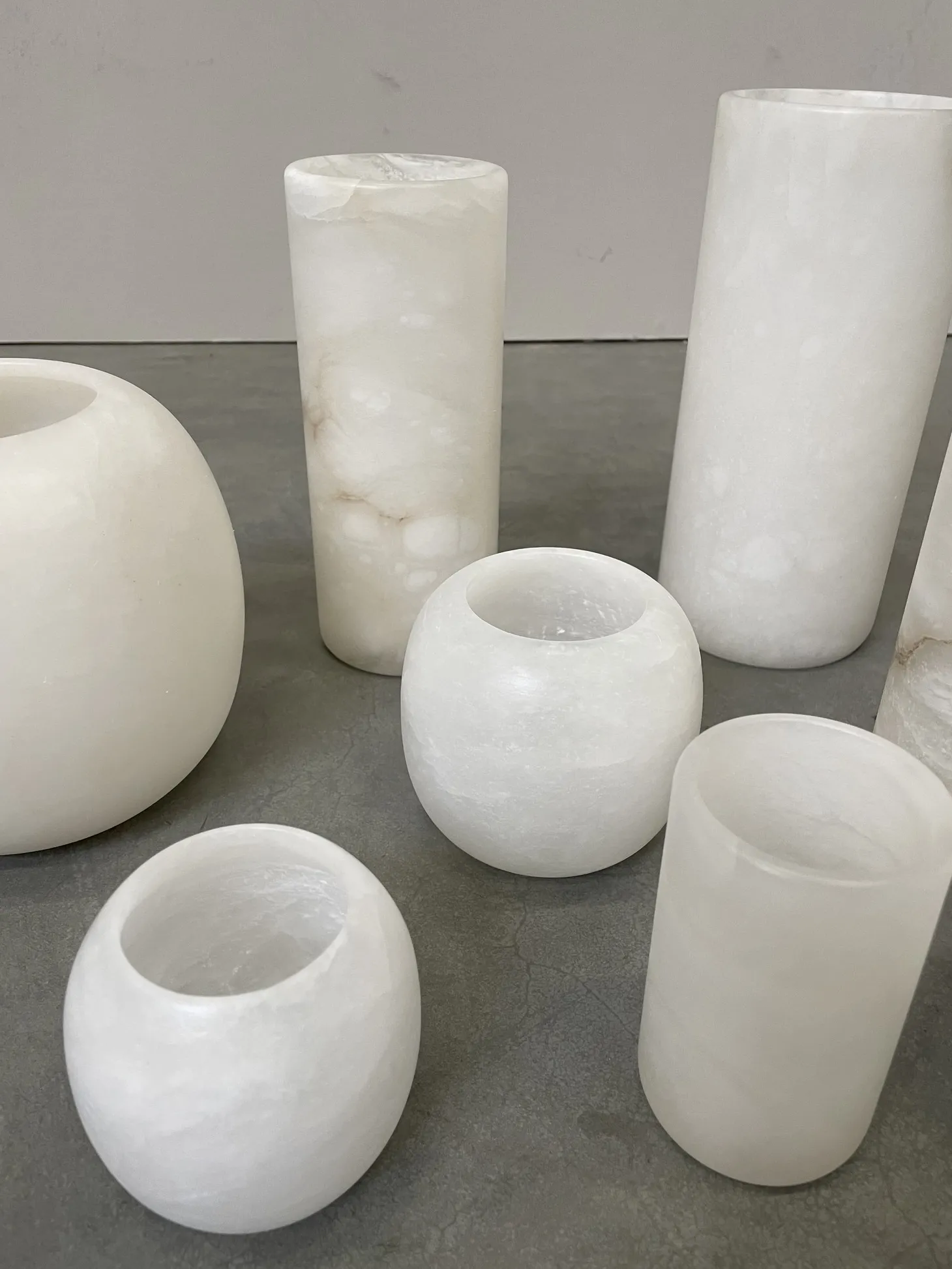 cylinder_alabaster_waxinelichthouder_medium_2.webp Les Soeurs Cylinder Alabaster Waxinelichthouder (Medium) White Shop