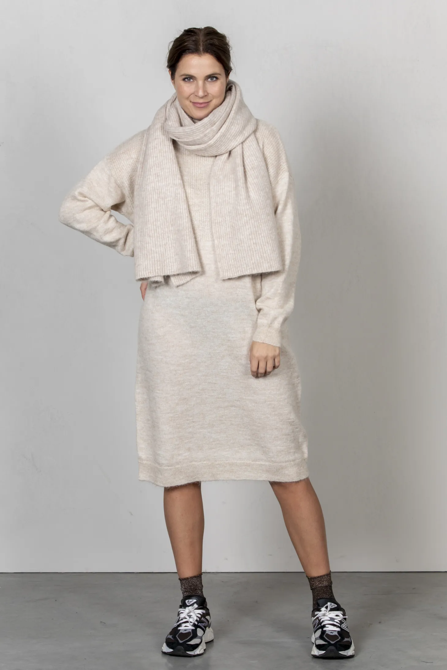gebreide_sjaal_lulu_linna_2.webp Selected Gebreide Sjaal Lulu Linna Birch Shop
