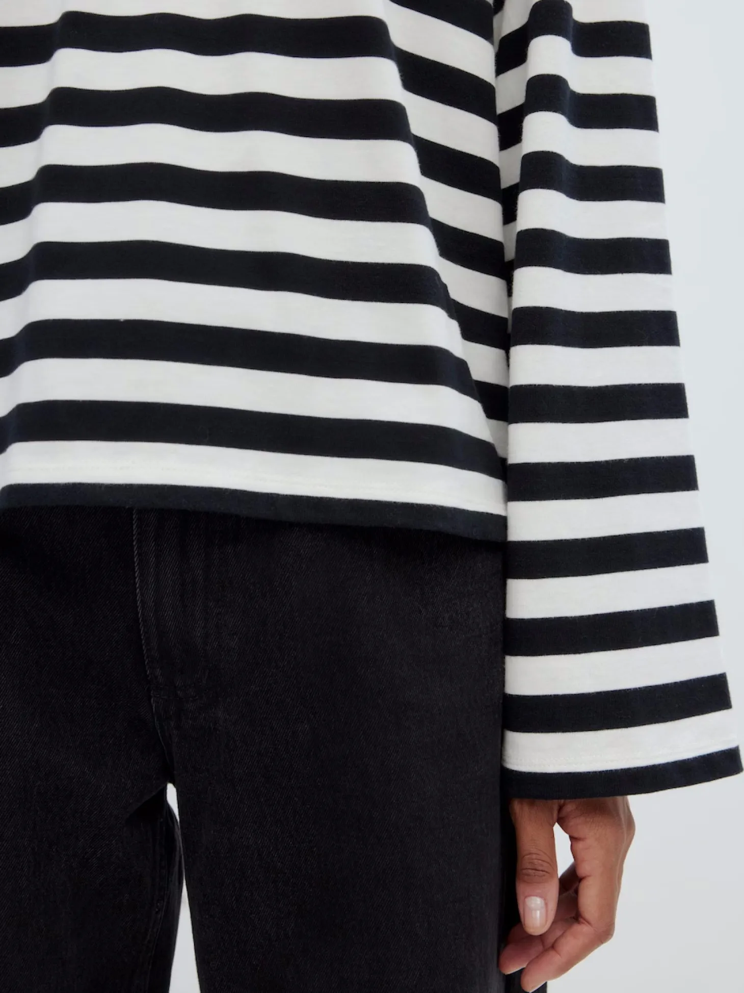 gestreept_tshirt_met_lange_mouwen_delfia_2.webp Edited Gestreept T-Shirt Met Lange Mouwen Delfia Black & White Stripes Online