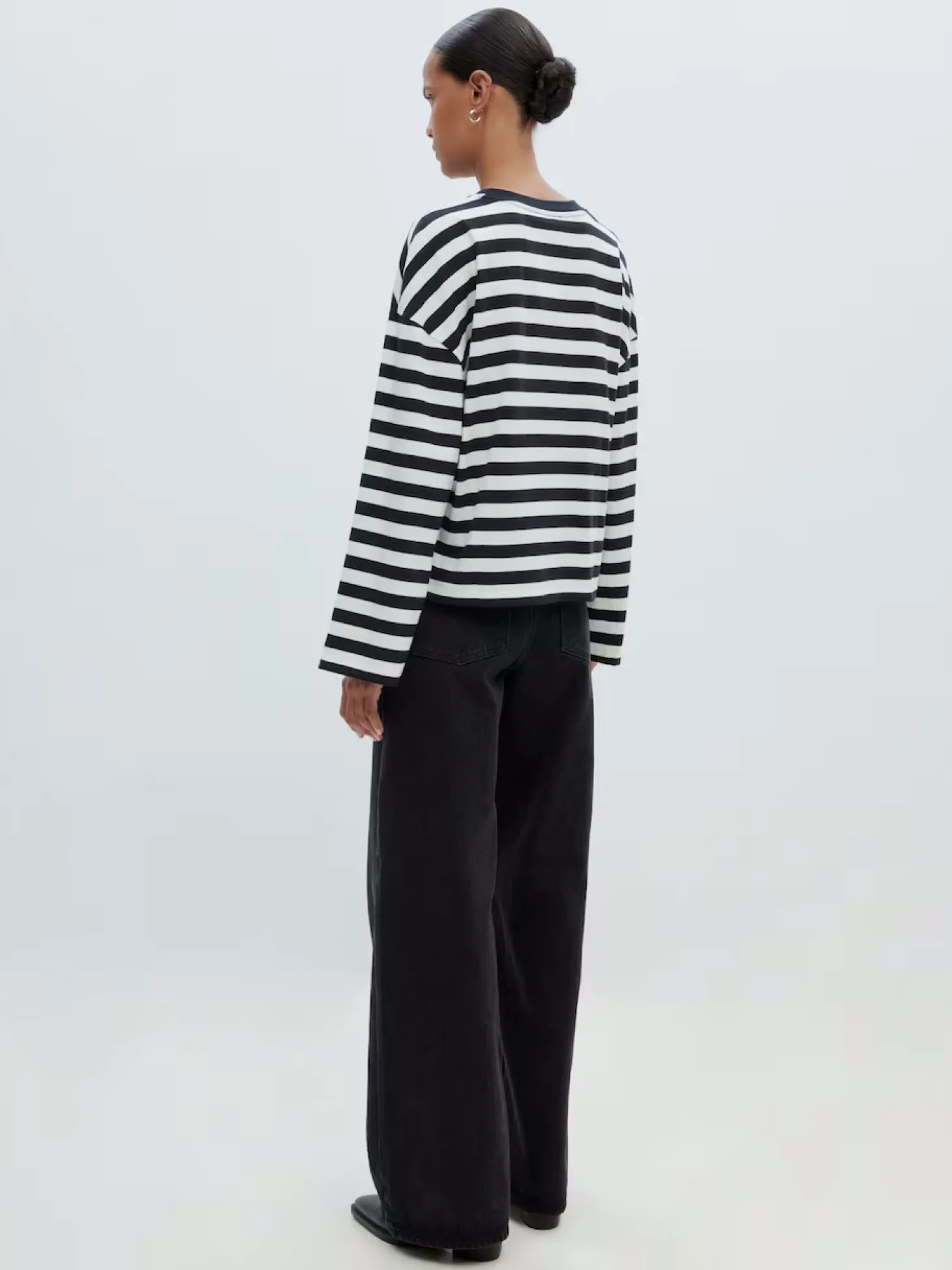 gestreept_tshirt_met_lange_mouwen_delfia_4.webp Edited Gestreept T-Shirt Met Lange Mouwen Delfia Black & White Stripes Online