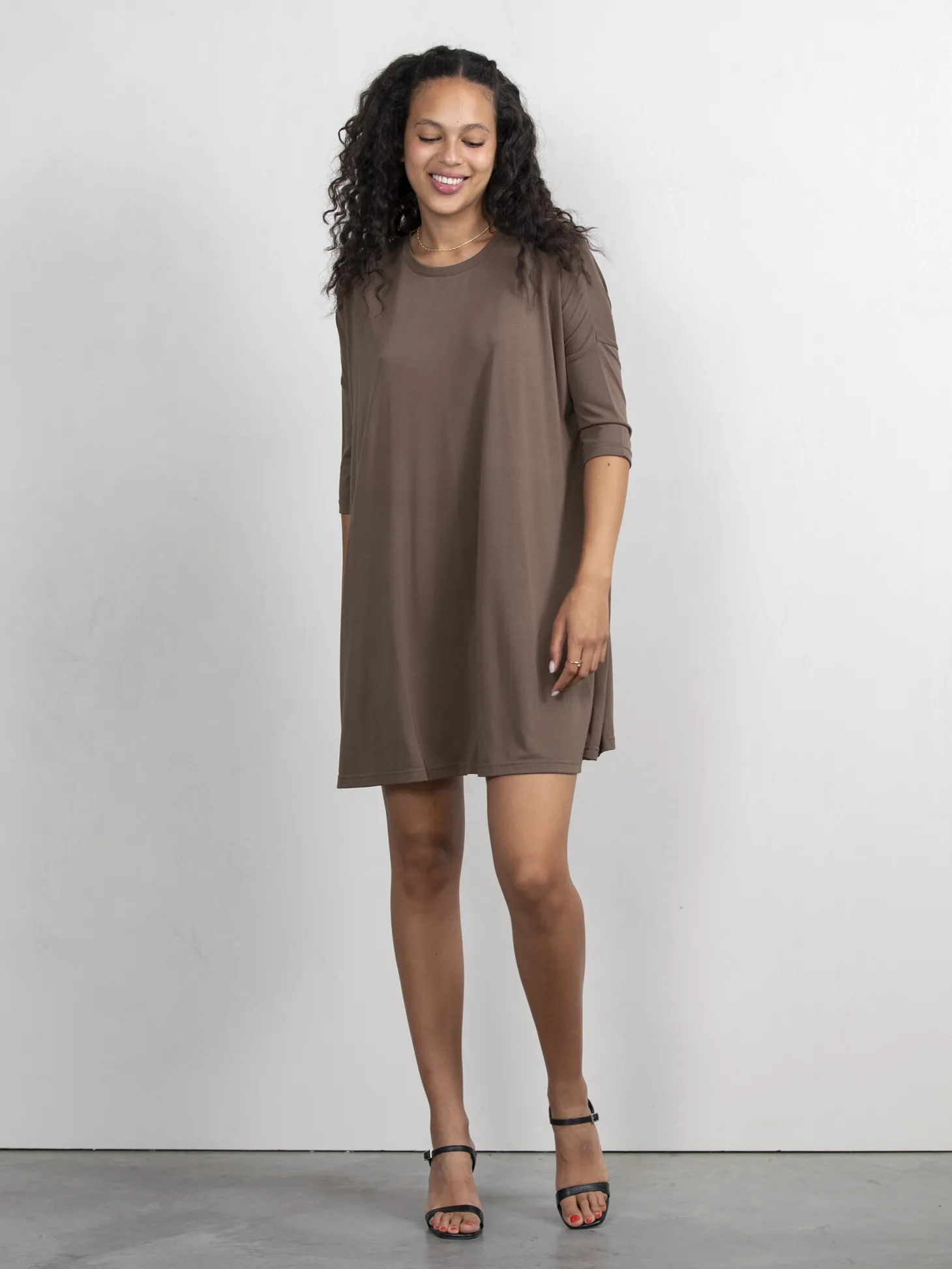 jersey_jurk_amy_2-1.webp Les Soeurs Jersey Jurk Amy Mokka Outlet