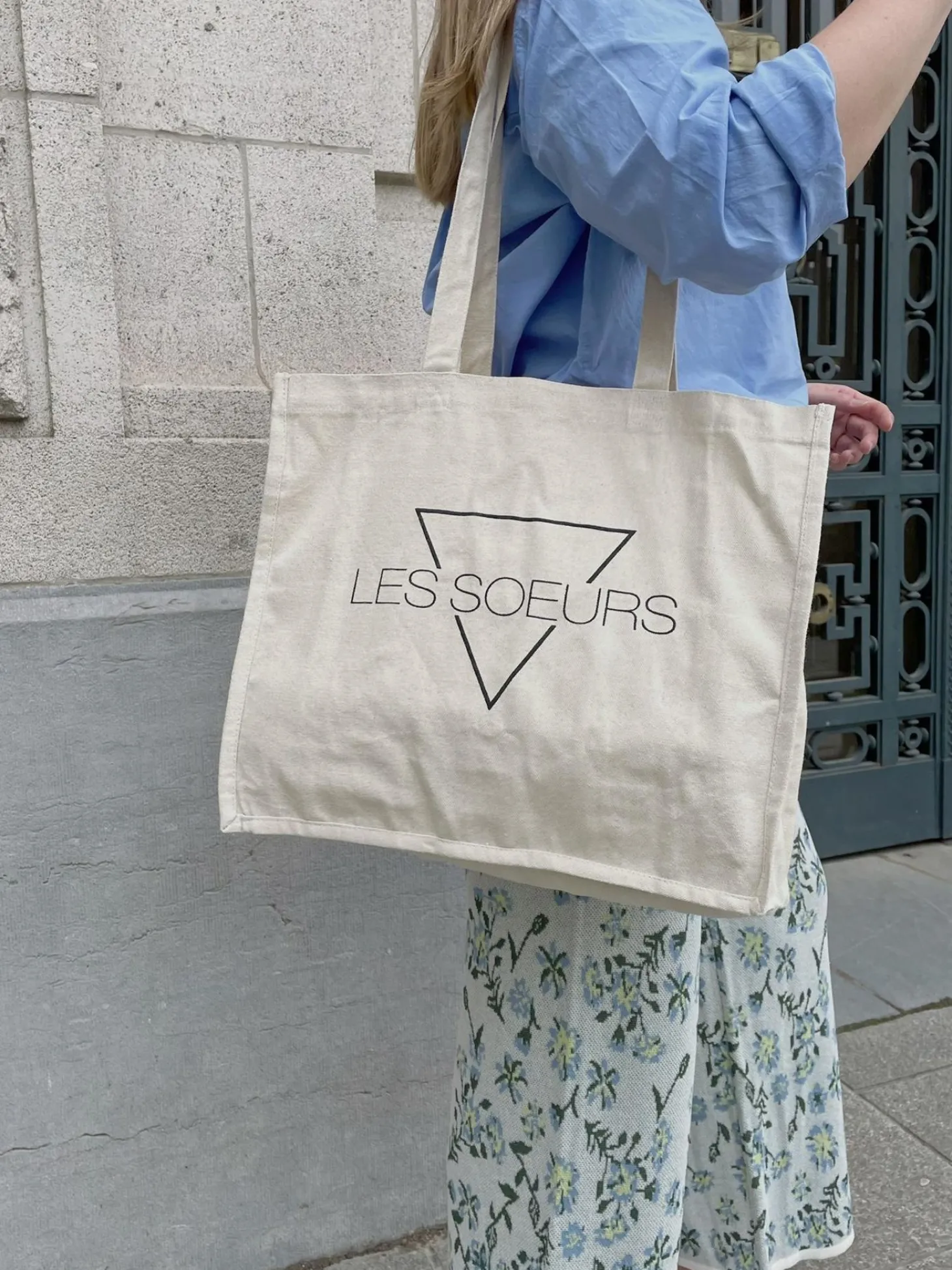 Les Soeurs Tote Bag Cheap