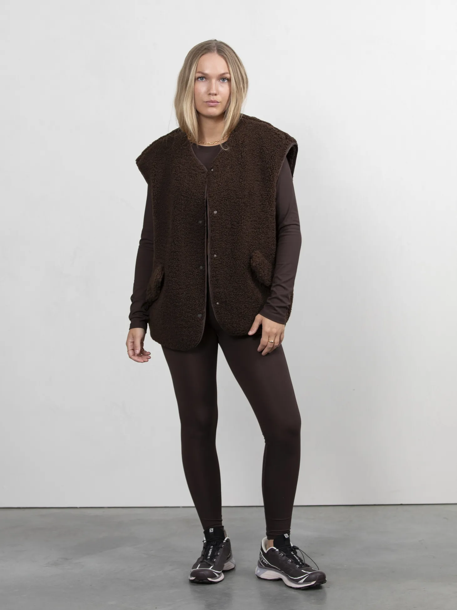 mouwloos_teddy_vest_alexander_2-1.webp Les Soeurs Mouwloos Teddy Vest Alexander Brown Outlet