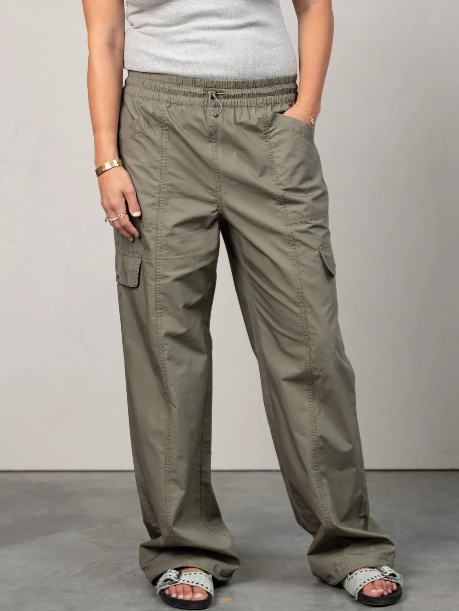 MBYM Parachutebroek Yami Damika Dusty Olive New