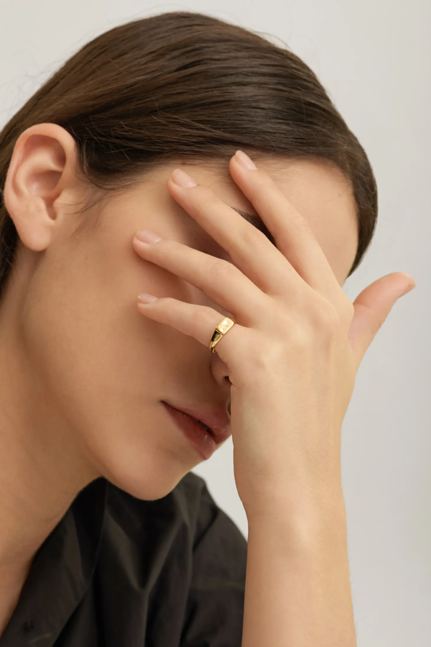 pinky_ring_ginette_rectangle_2.webp Les Soeurs Pinky Ring Ginette Rectangle Gold Store