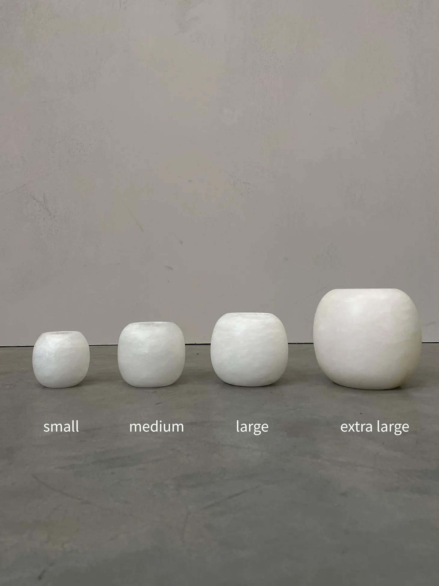 ronde_alabaster_waxinelichthouder_extra_large_2.webp Les Soeurs Ronde Alabaster Waxinelichthouder (Extra Large) White Store