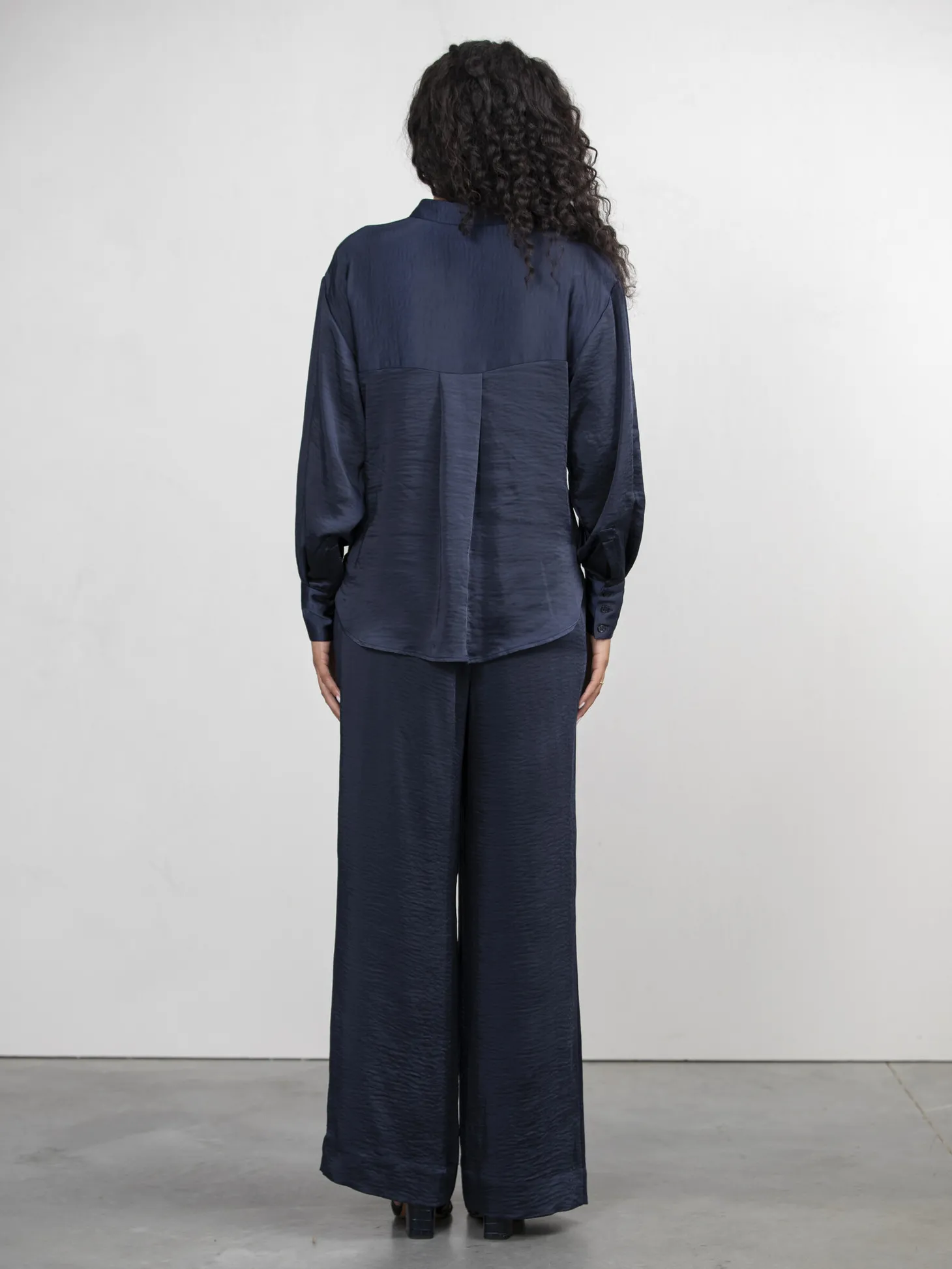 satijn_rechte_broek_adele_5-1.webp Les Soeurs Satijn Rechte Broek Adele Navy New