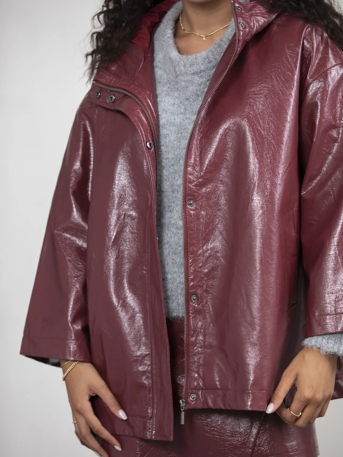 vegan_leren_jas_violet_3.webp Les Soeurs Vegan Leren Jas Violet Bordeaux Fashion