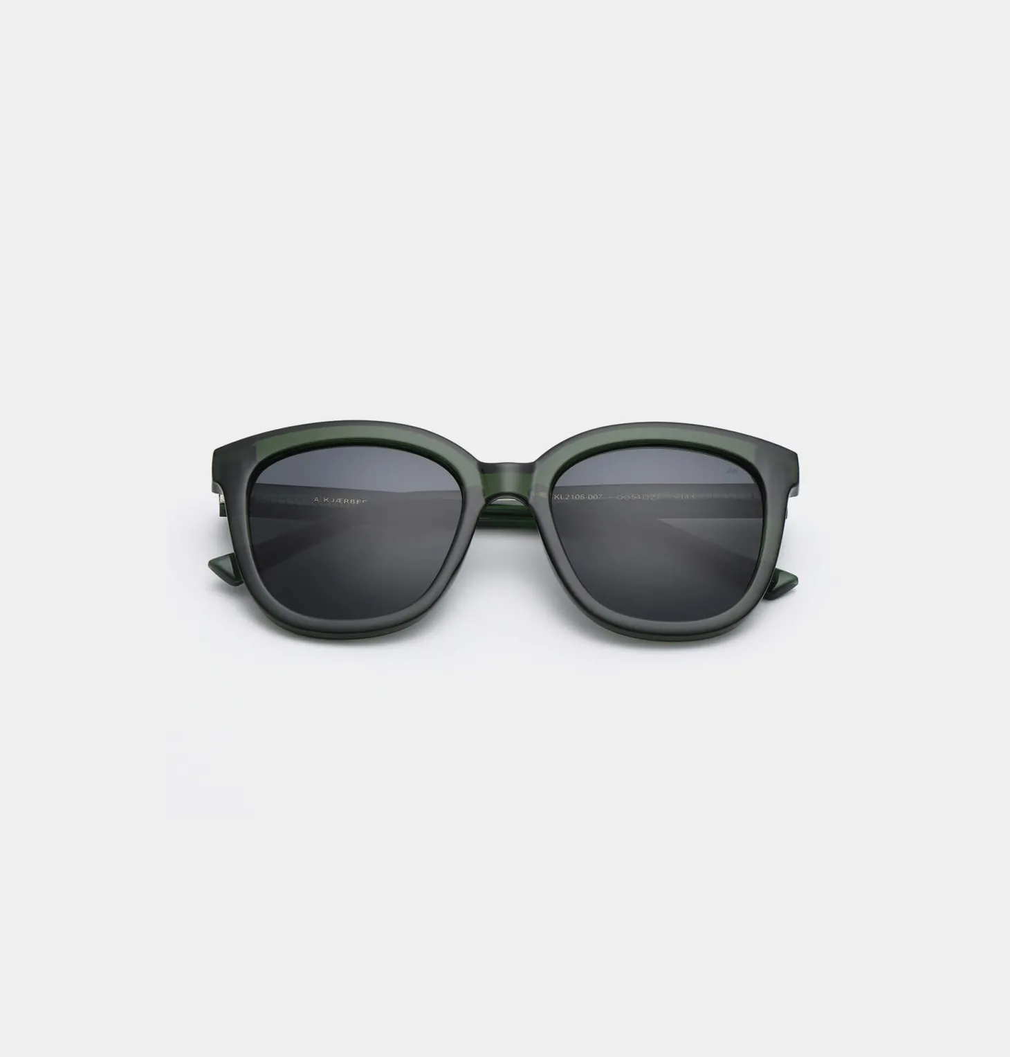 zonnebril_billy_5-1.webp A.Kjaerbede Zonnebril Billy Dark Green Transparent Fashion
