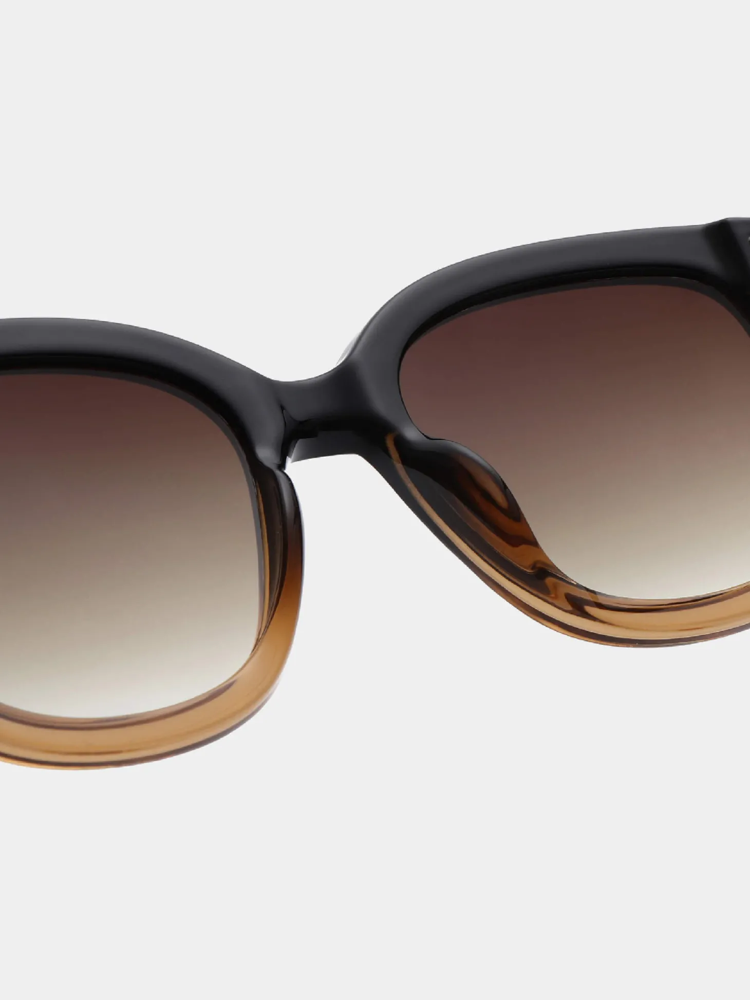 zonnebril_billy_5.webp A.Kjaerbede Zonnebril Billy Black/Brown Transparent Shop